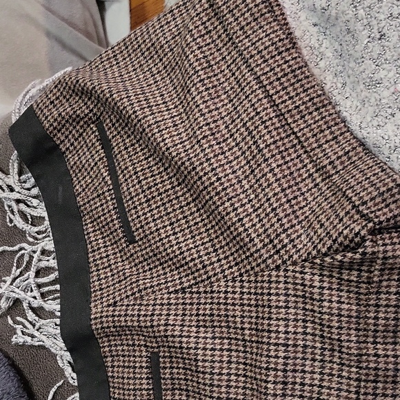 Express Shorts - Picture 7 of 12